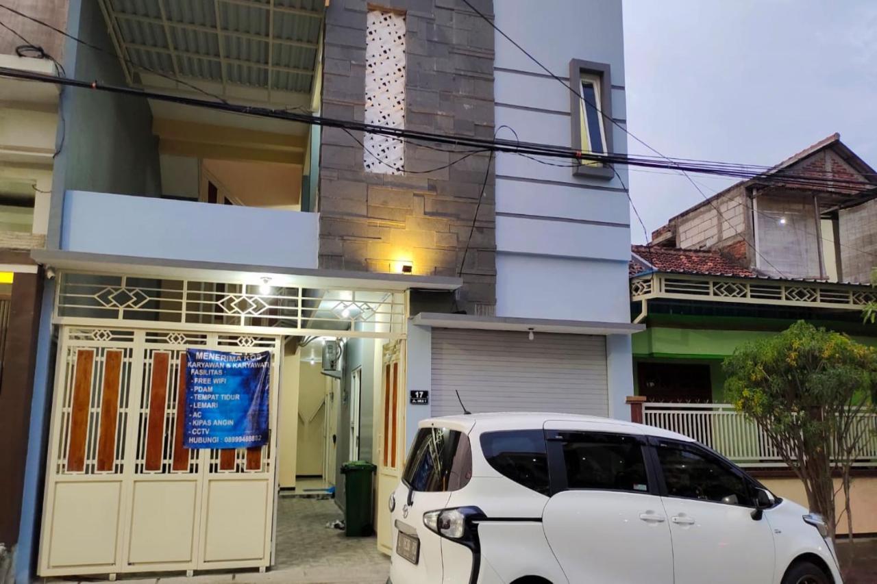 Oyo 91209 Arjuna Residence Syariah Sby Сурабая Экстерьер фото